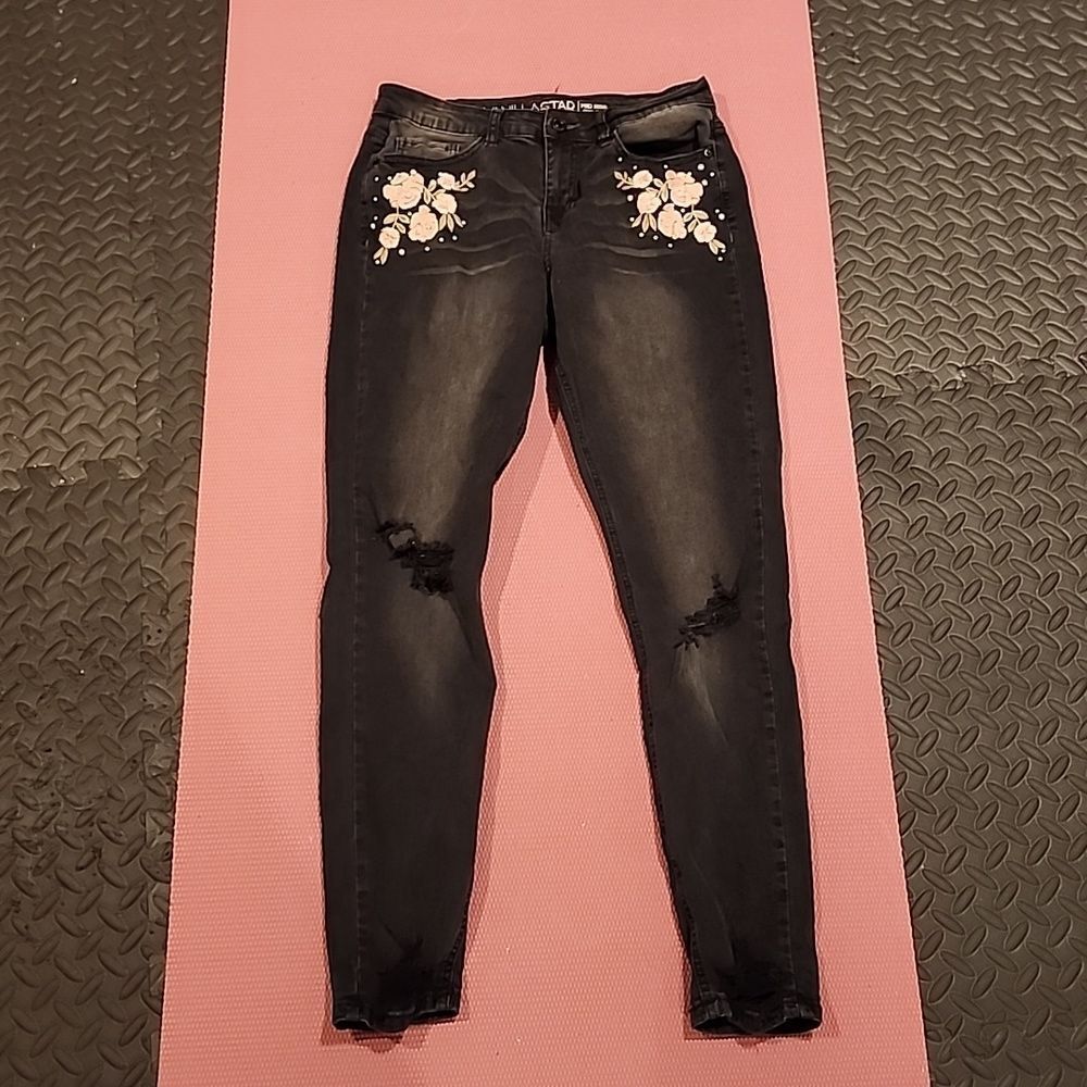 Vanilla Star Black floral embroidered mid rise skinny jeans